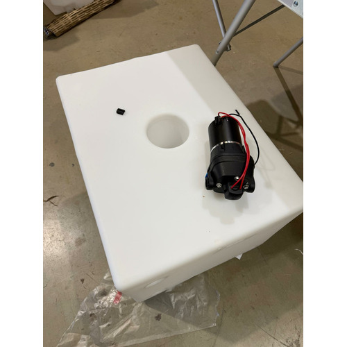 ATTENTION Produit imparfait | Kit réservoir + autoclave 117 Litres 12 Volts 12.8 Litres/minute